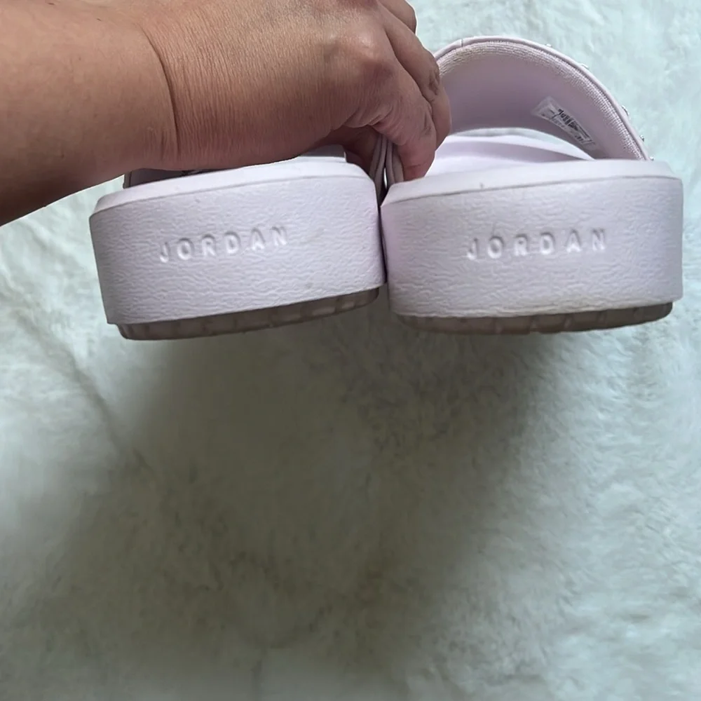 Jordan’ Slides - Picture 4 of 9